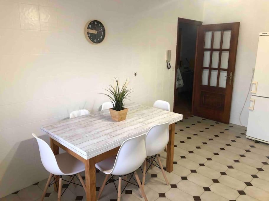 Vivienda Amplia Y Luminosa A Escasos Metros De La Playa De Cangas. Esterno foto